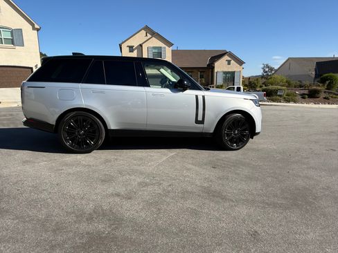 Used 2024 Land Rover Range Rover SE image 11