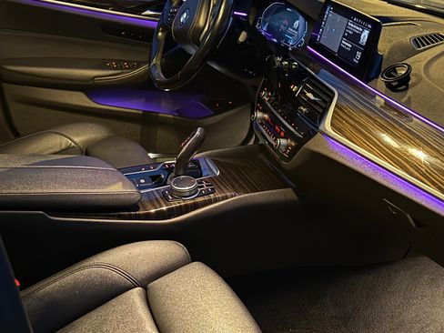 Used 2020 BMW 530e w/ Convenience Package image 11