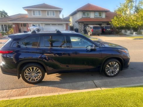 Used 2021 Toyota Highlander Platinum AWD/4WD image 5