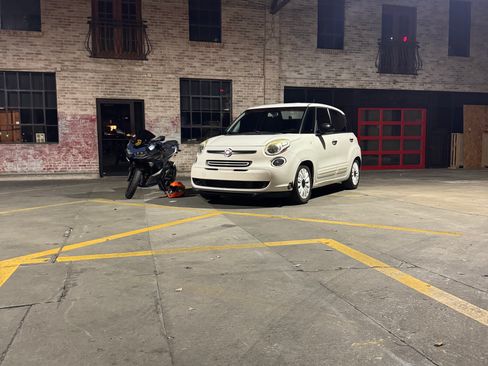 Used 2016 FIAT 500L Pop FWD image 2