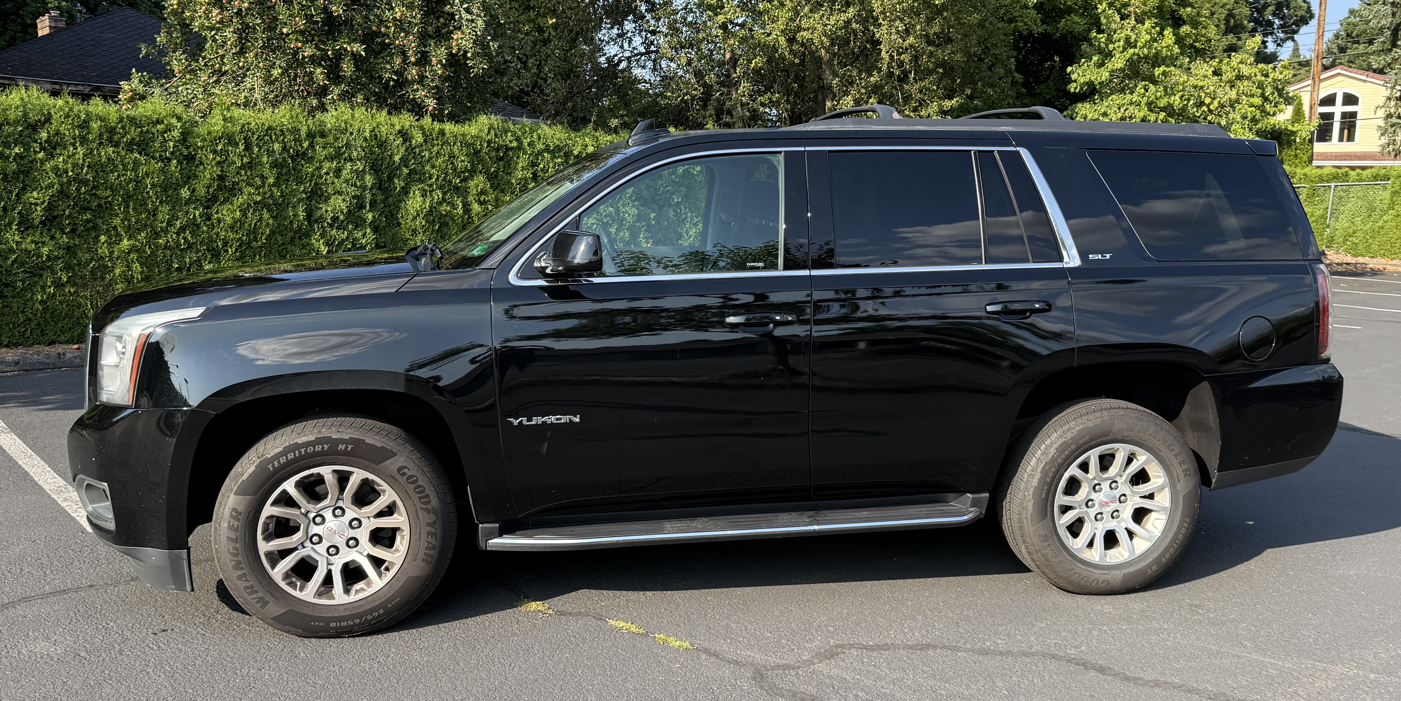 Used 2016 GMC Yukon SLT AWD/4WD image 1