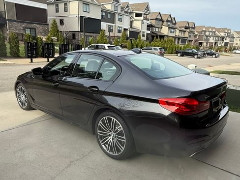 Used 2020 BMW 530i xDrive w/ M Sport Package image 4