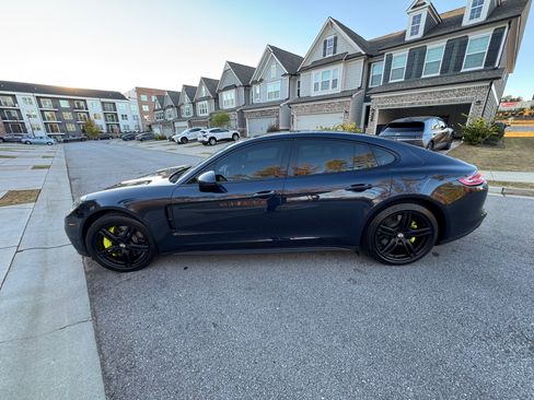 Used 2018 Porsche Panamera 4 image 1