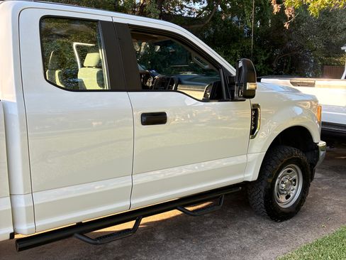 Used 2017 Ford F250 XL w/ Power Equipment Group AWD/4WD image 9