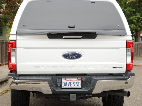 Used 2017 Ford F350 Lariat image 6