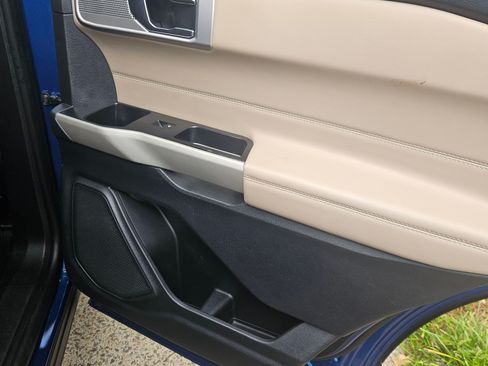 Used 2021 Ford Explorer Limited w/ Equipment Group 301A image 9