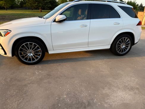 Used 2025 Mercedes-Benz GLE 450 4MATIC image 9