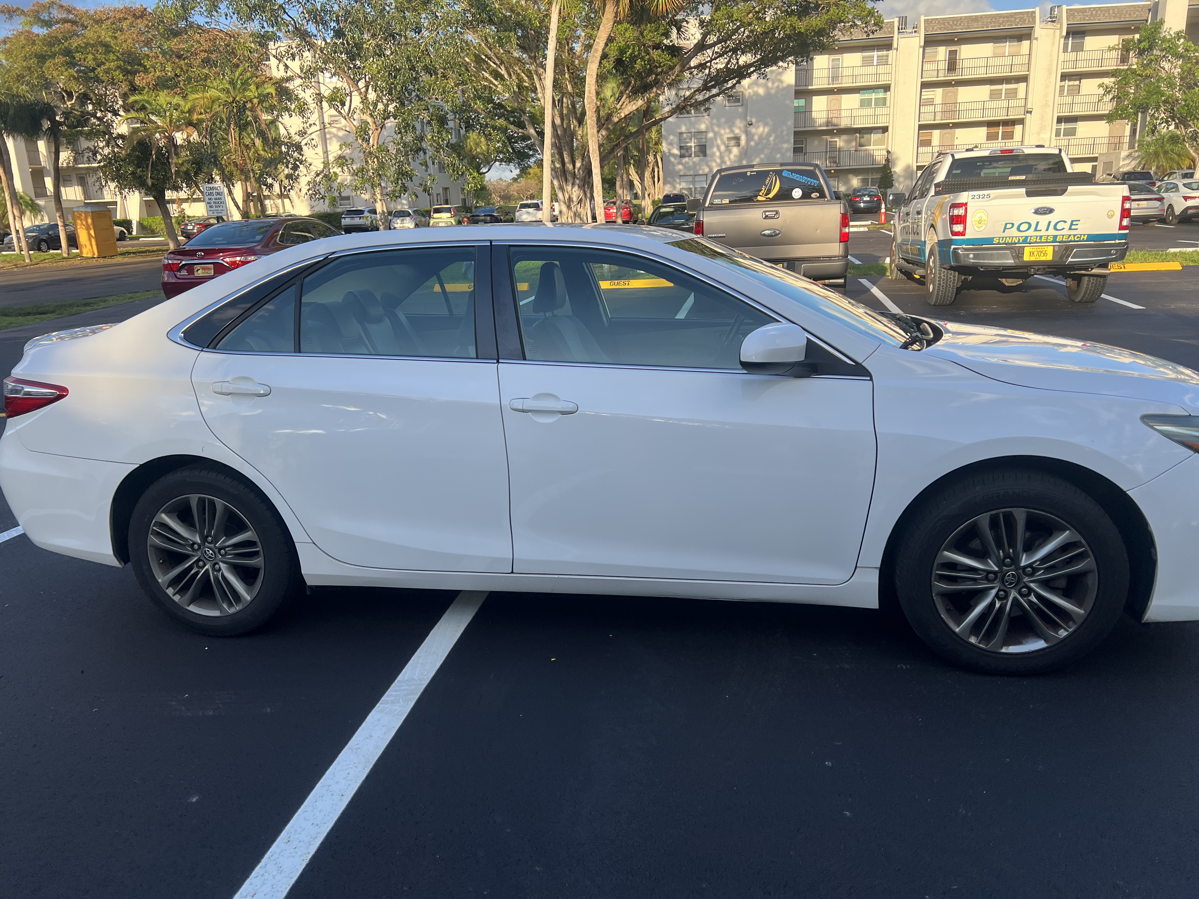 Used 2017 Toyota Camry SE FWD image 4