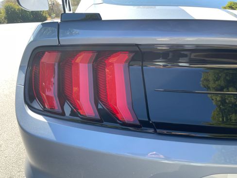 Used 2022 Ford Mustang Shelby GT500 w/ Carbon Fiber Track Pack RWD image 16