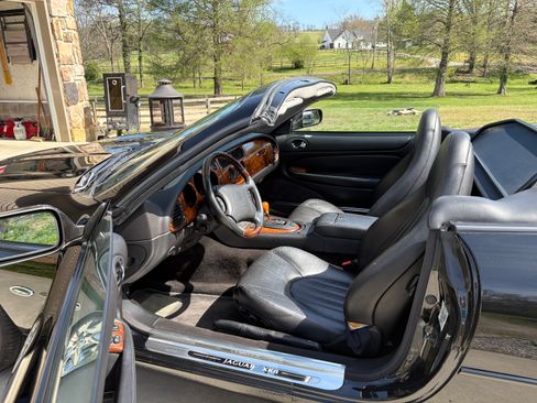 Used 1999 Jaguar XK8 Convertible RWD image 10