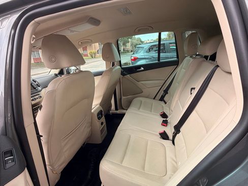 Used 2013 Volkswagen Tiguan SE image 11
