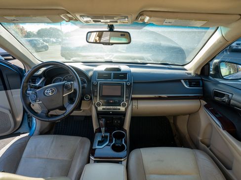 Used 2014 Toyota Camry XLE image 10