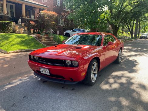 Used 2014 Dodge Challenger SXT RWD image 6