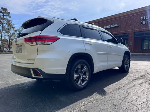 Used 2018 Toyota Highlander Limited Platinum AWD/4WD image 2
