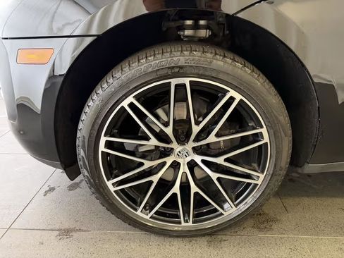 Used 2024 Porsche Macan image 9