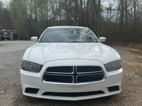 Used 2013 Dodge Charger SE w/ Sport Appearance Group image 2