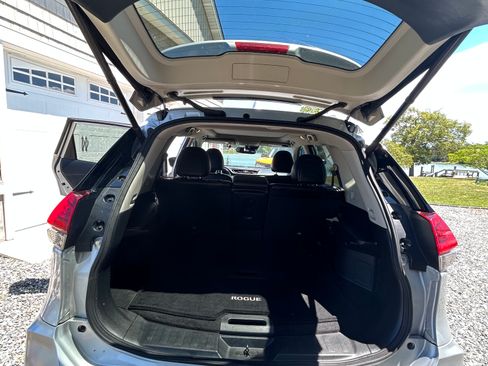 Used 2017 Nissan Rogue SL w/ SL Premium Package FWD image 5