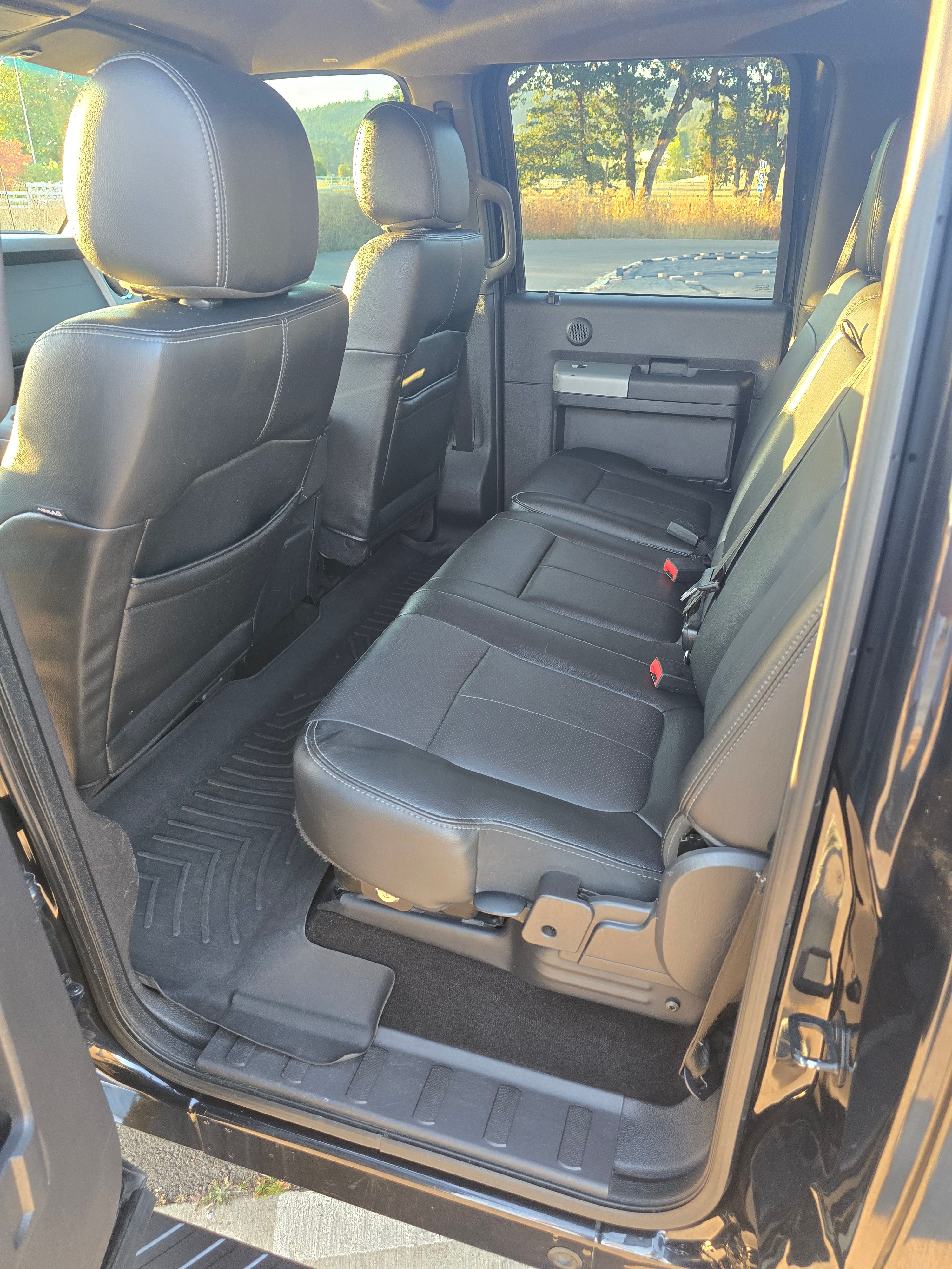 Used 2015 Ford F350 Lariat w/ Lariat Interior Package AWD/4WD image 16