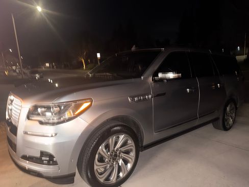 Used 2024 Lincoln Navigator L Reserve image 5