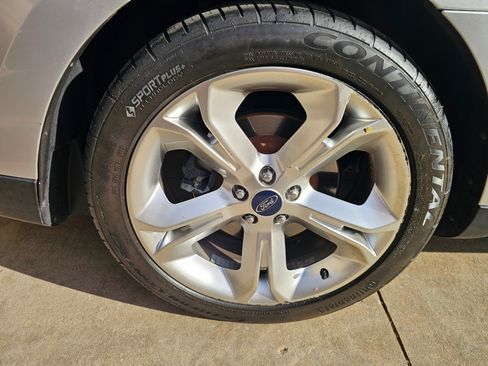 Used 2010 Ford Taurus SHO image 30