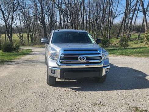 Used 2017 Toyota Tundra SR5 w/ TRD Off Road Package image 4