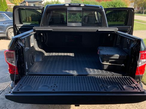 Used 2018 Nissan Titan S image 6