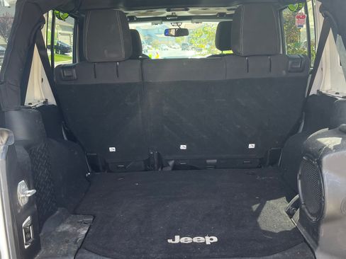 Used 2013 Jeep Wrangler Unlimited Rubicon w/ Connectivity Group image 12