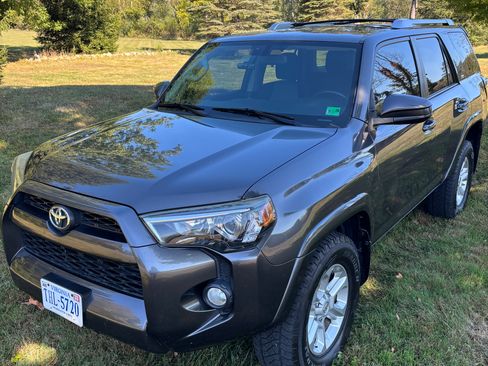 Used 2015 Toyota 4Runner SR5 image 1