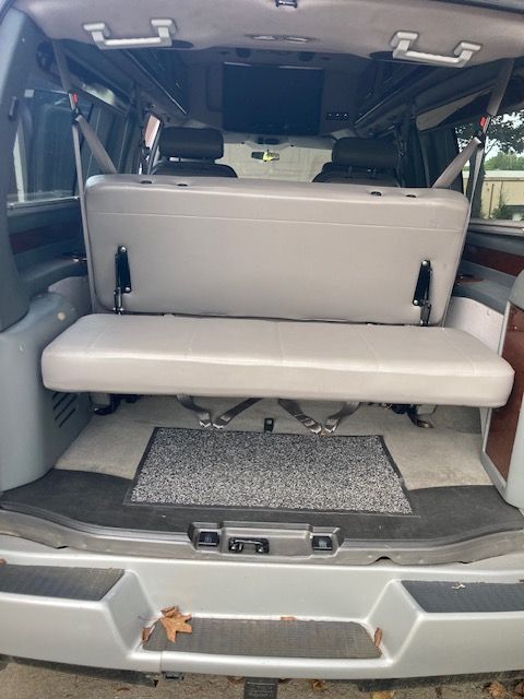 Used 2010 Chevrolet Express 1500 w/ Preferred Equipment Group RWD image 14