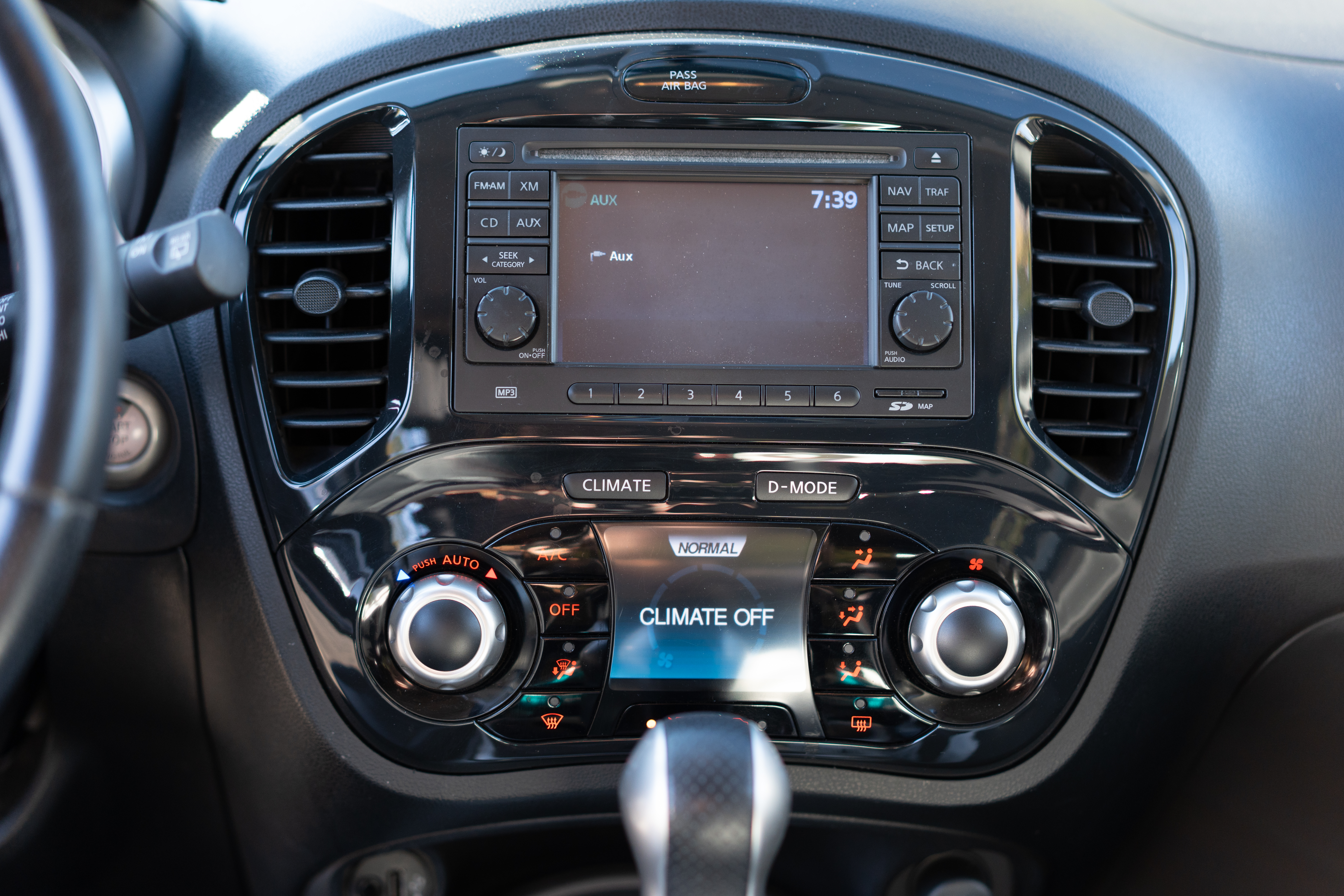 Used 2012 Nissan Juke SL AWD/4WD image 9