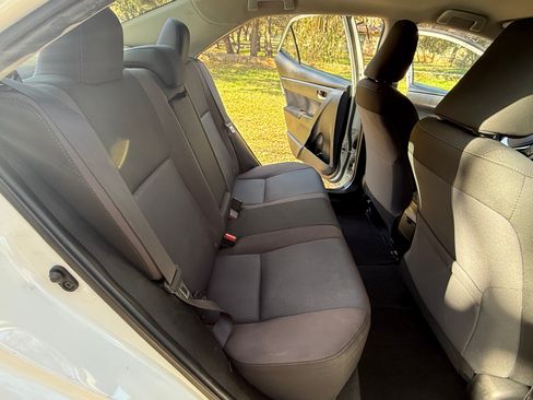 Used 2017 Toyota Corolla LE image 11