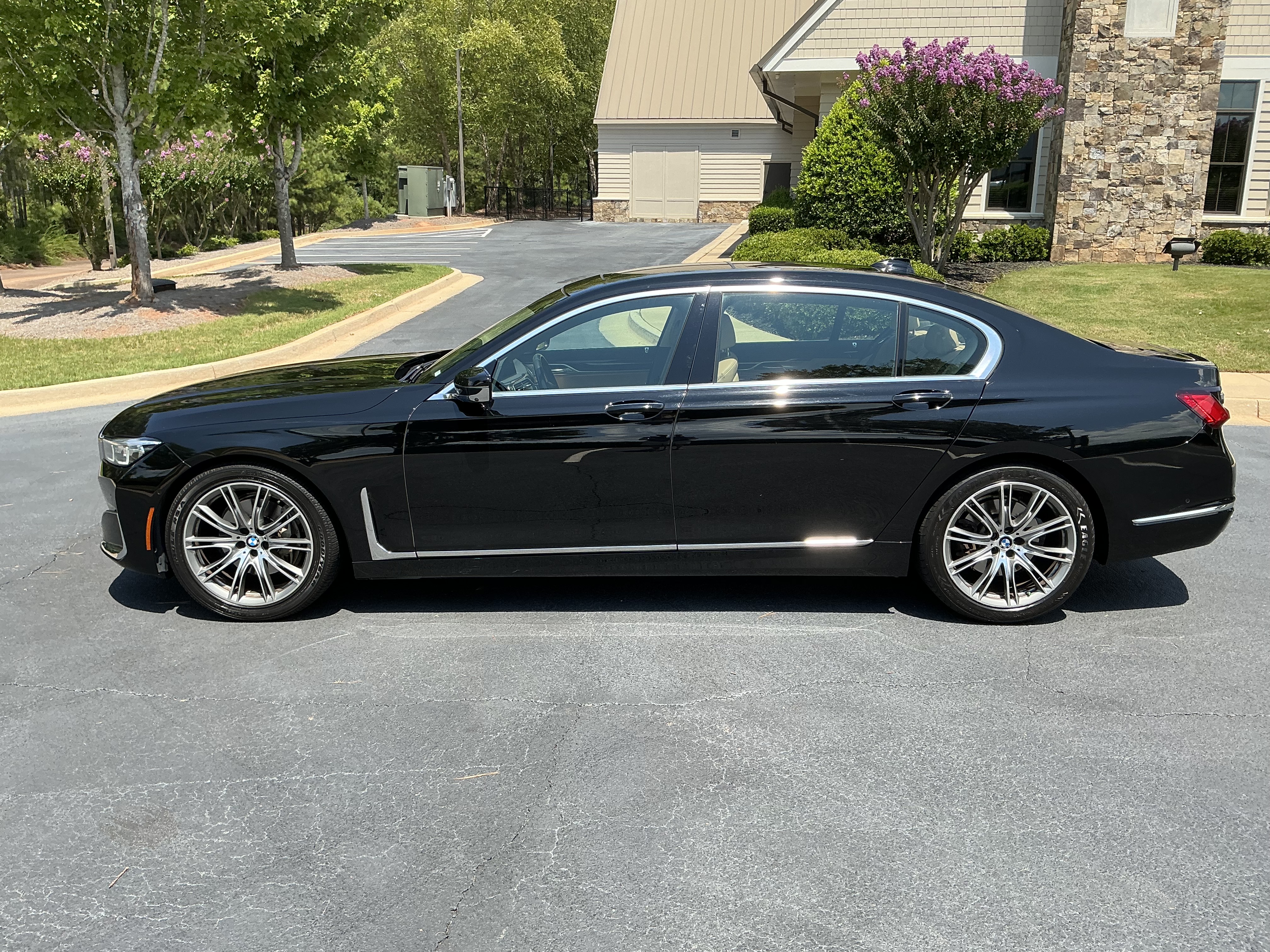 Used 2022 BMW 740i RWD image 2