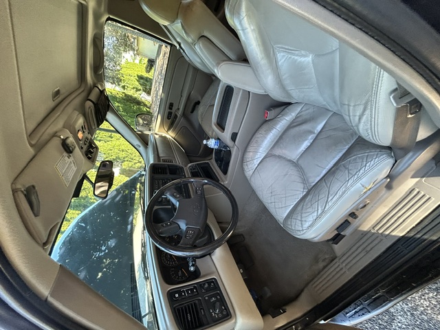 Used 2004 Chevrolet Suburban LT w/ Preferred Equipment Group AWD/4WD image 10