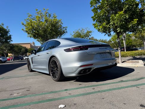 Used 2019 Porsche Panamera GTS image 9