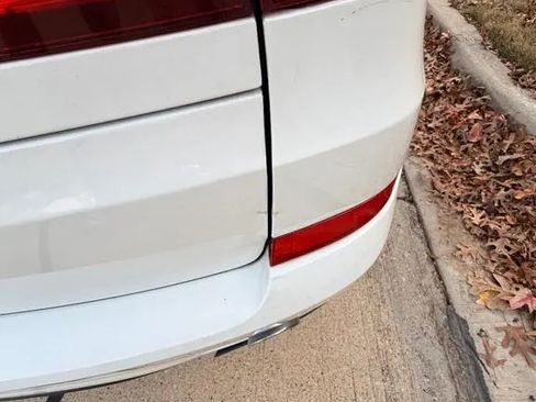 Used 2011 BMW X5 xDrive35d image 11