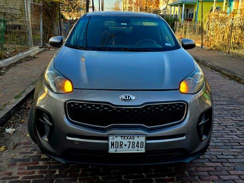 Used 2018 Kia Sportage LX image 9