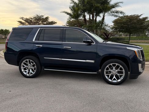 Used 2019 Cadillac Escalade Luxury image 5