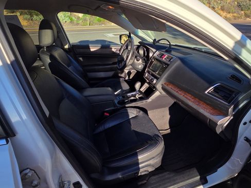 Used 2016 Subaru Outback 2.5i Limited w/ Popular Package #4 image 11