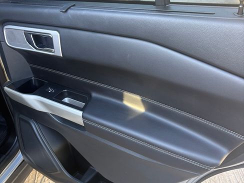 Used 2021 Ford Explorer Limited w/ Equipment Group 301A image 5