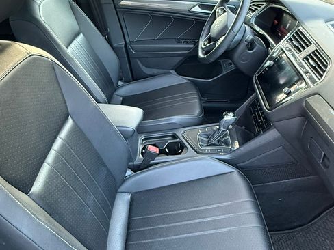 Used 2022 Volkswagen Tiguan SE R-Line image 15