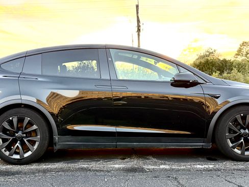 Used 2023 Tesla Model X image 11