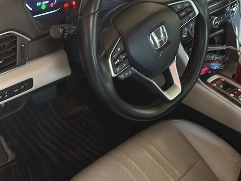 Used 2018 Honda Accord Touring image 4