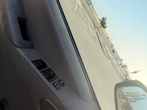 Used 2014 Nissan Frontier SV image 13