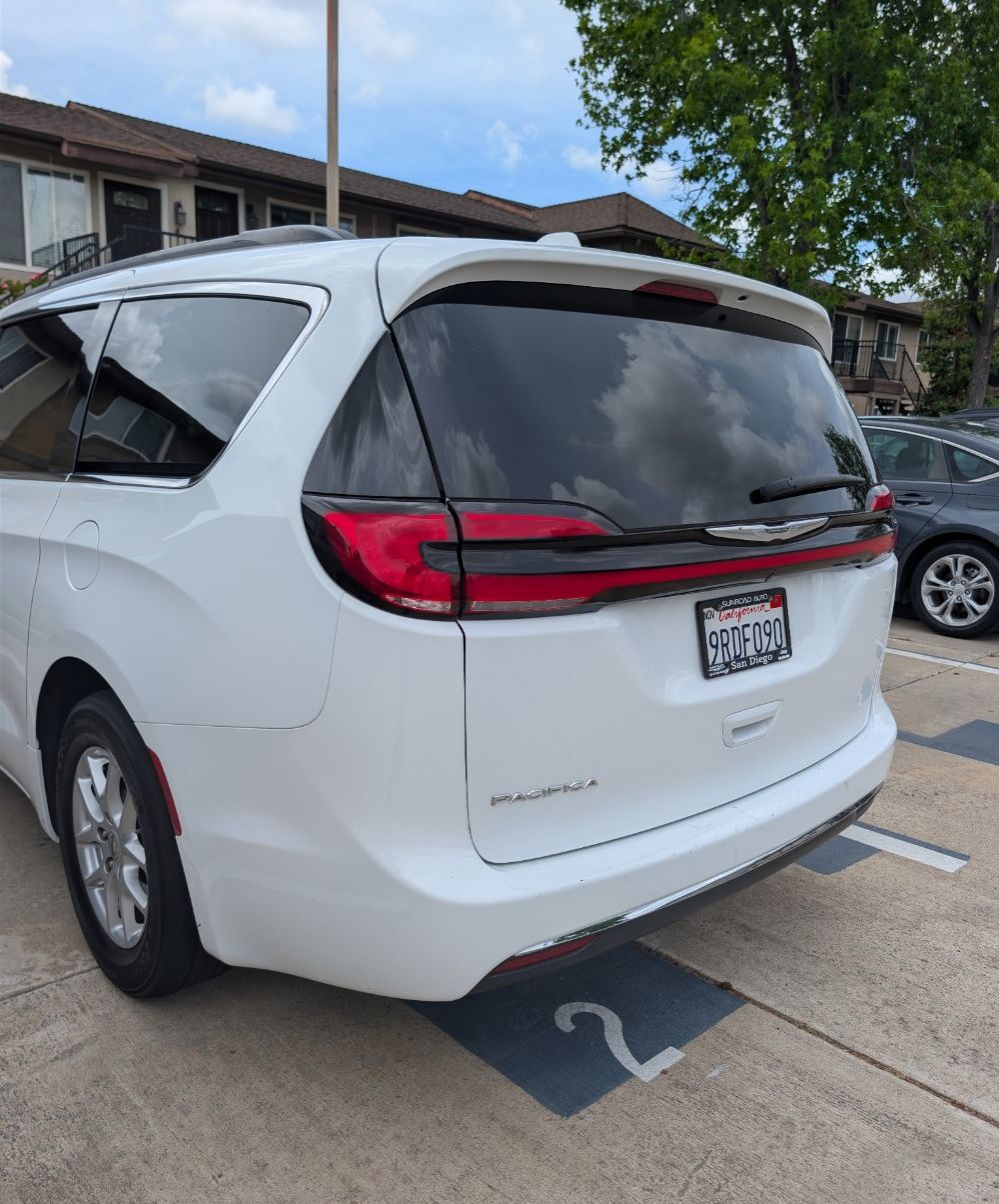 Used 2022 Chrysler Pacifica Touring-L FWD image 12