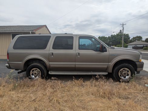 Used 2004 Ford Excursion Limited image 4