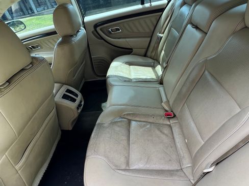 Used 2015 Ford Taurus Limited w/ Equipment Group 301A FWD image 21
