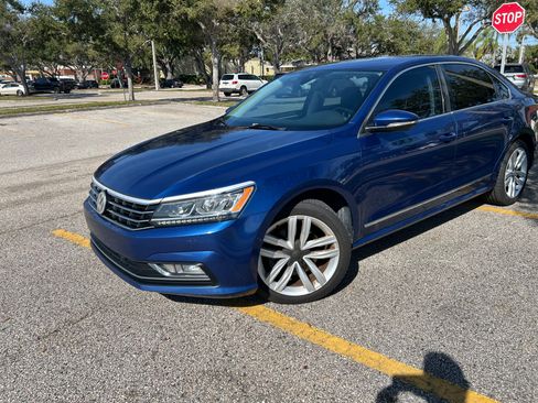 Used 2017 Volkswagen Passat 1.8T SEL Premium image 1