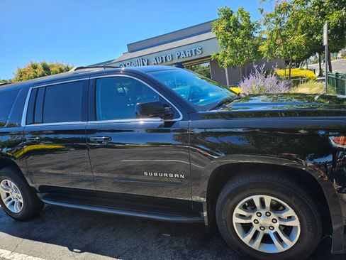 Used 2020 Chevrolet Suburban LT AWD/4WD image 5