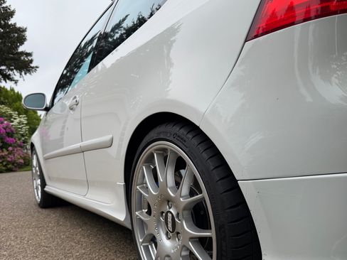 Used 2008 Volkswagen R32 AWD/4WD image 4
