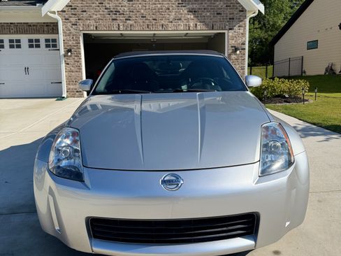 Used 2004 Nissan 350Z Touring RWD image 2